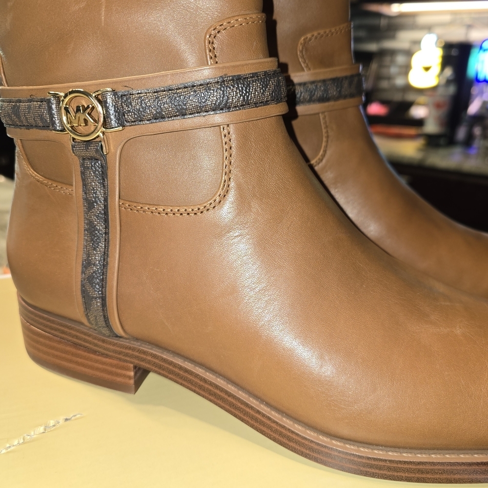 Michael Kors Mindy Leather Ankle Booties - Picture 3 of 6